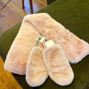NWT Womens LC Lauren Conrad Soft Convertible Mittens & Scarf!